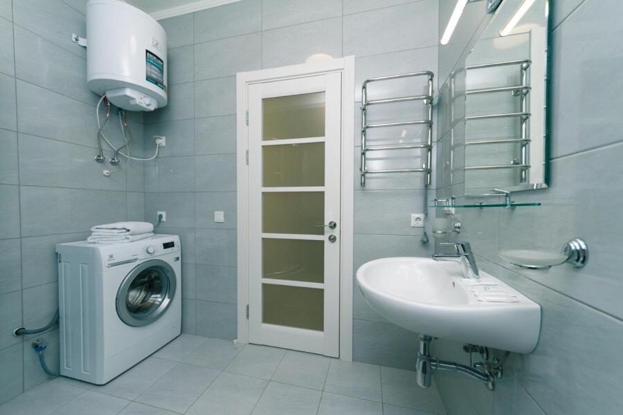 Драгоманова 38А 2Й Поверх Apartment Kyiv Exterior photo